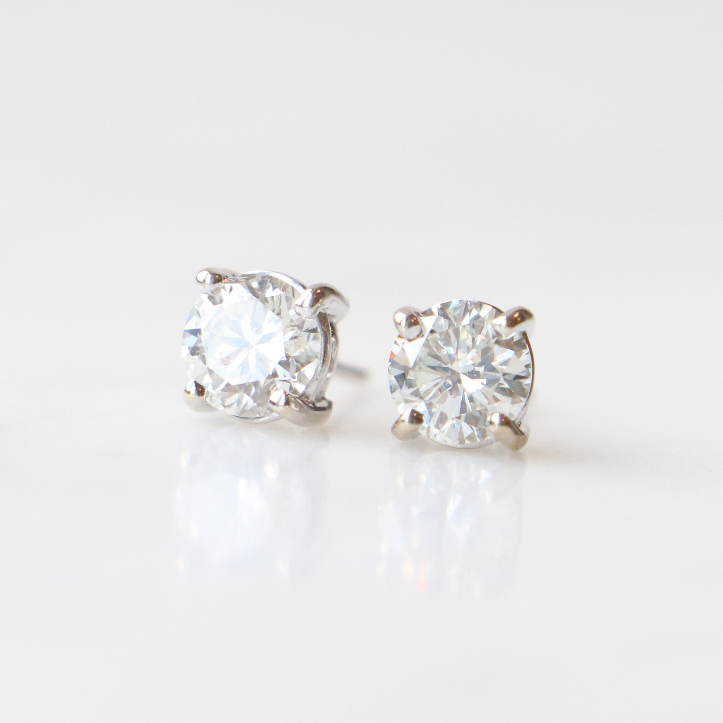 18ct White Gold 2ct Diamond Studs