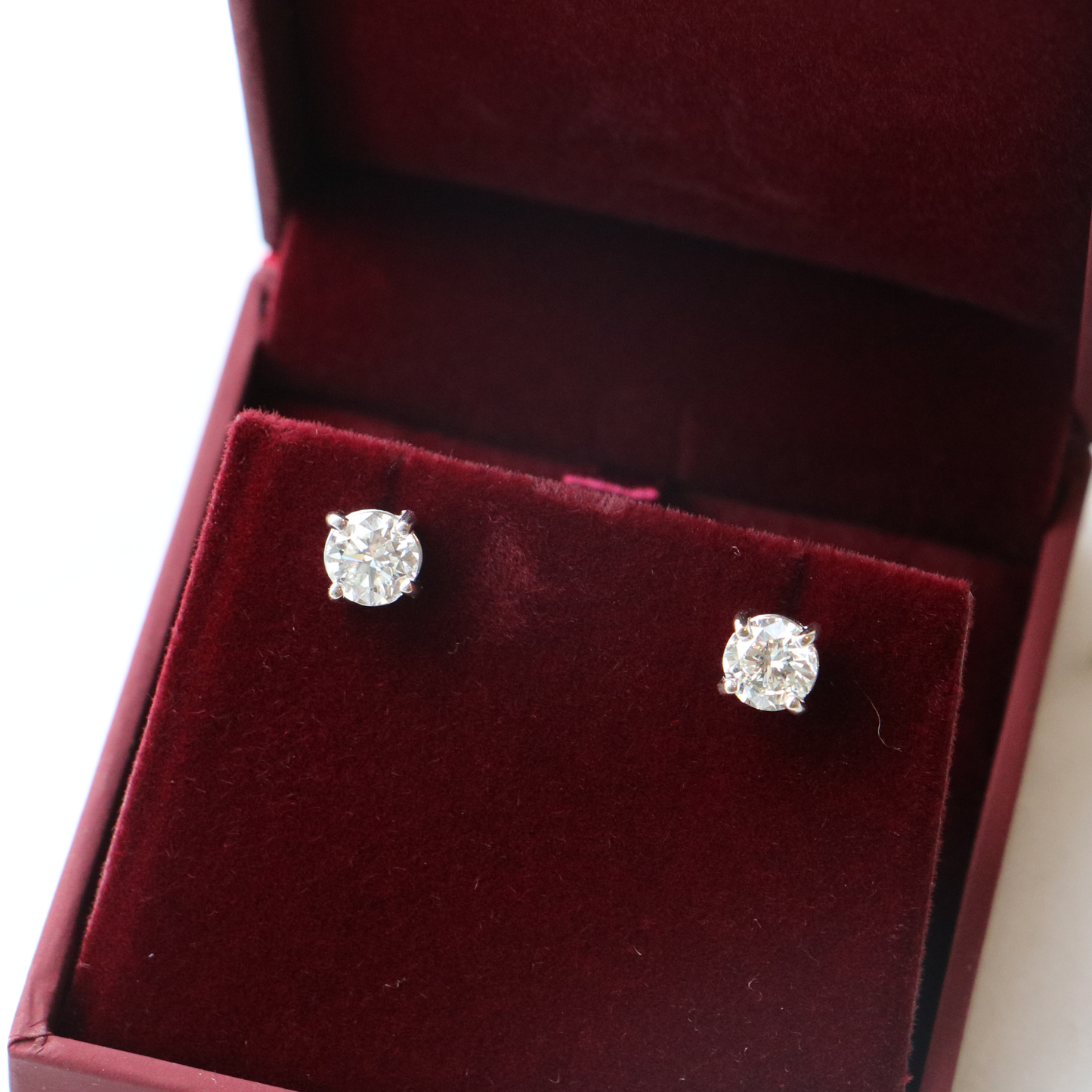 18ct White Gold 2ct Diamond Studs