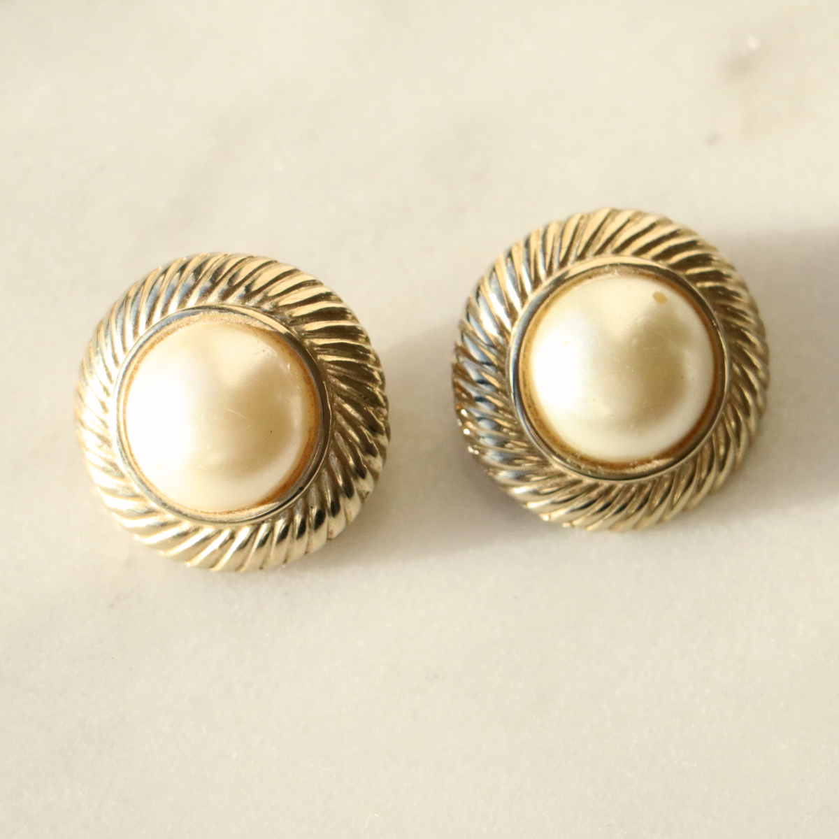 Vintage Round Pearl Clip Earrings Flutted