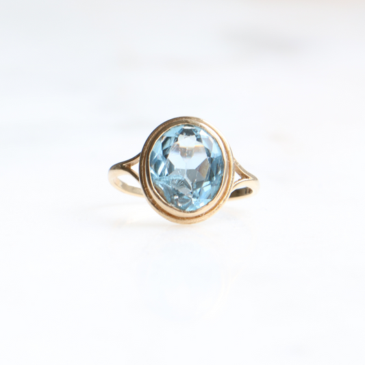 9ct Gold Vintage Oval Bezel Set Topaz Ring