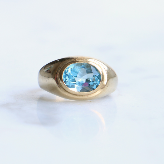 9ct Gold Vintage Oval Rub Over Topaz Ring