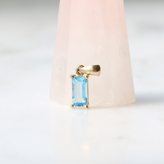 9ct Gold Baguette Cut Topaz Pendant