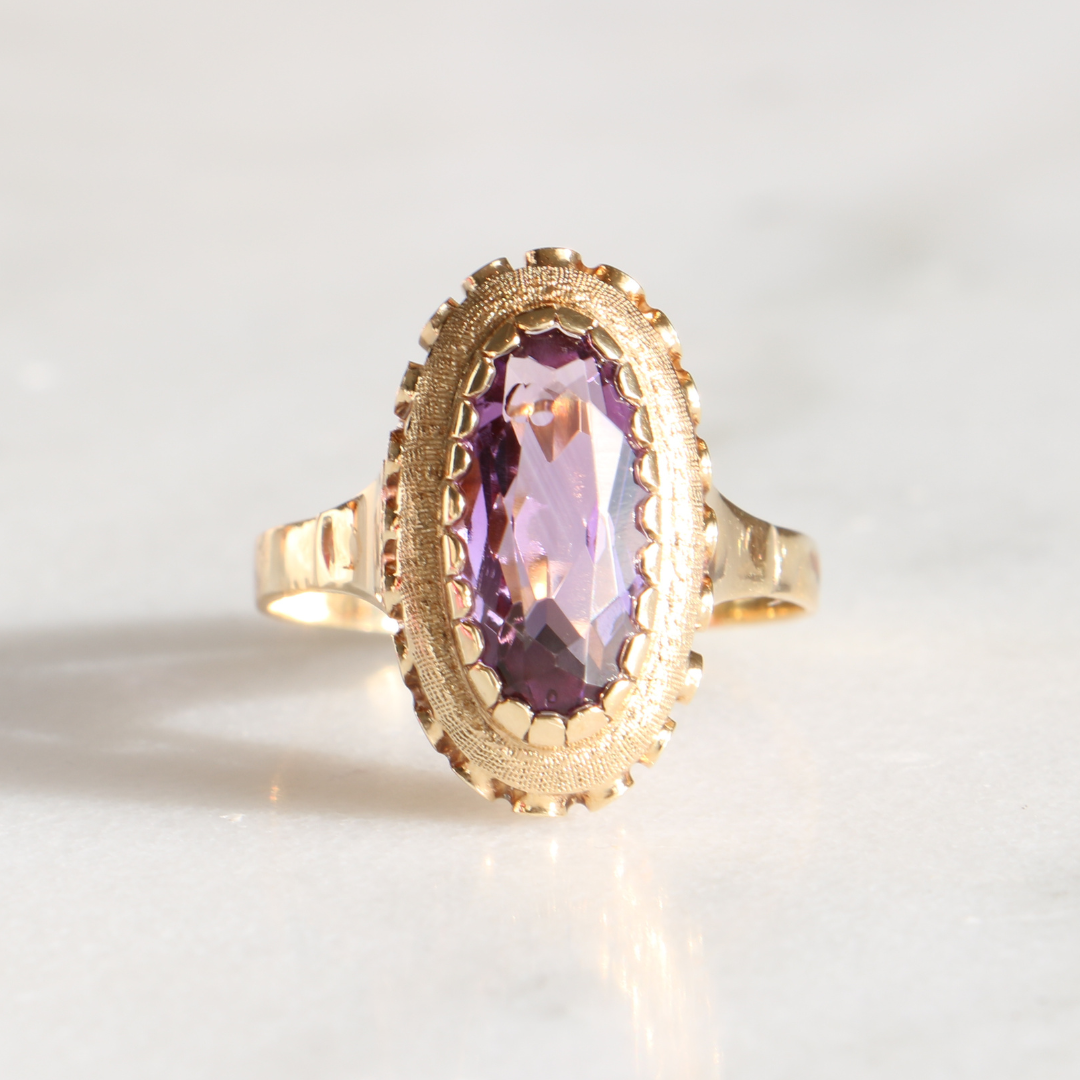 9ct Gold Vintage Oval Amethyst Ring