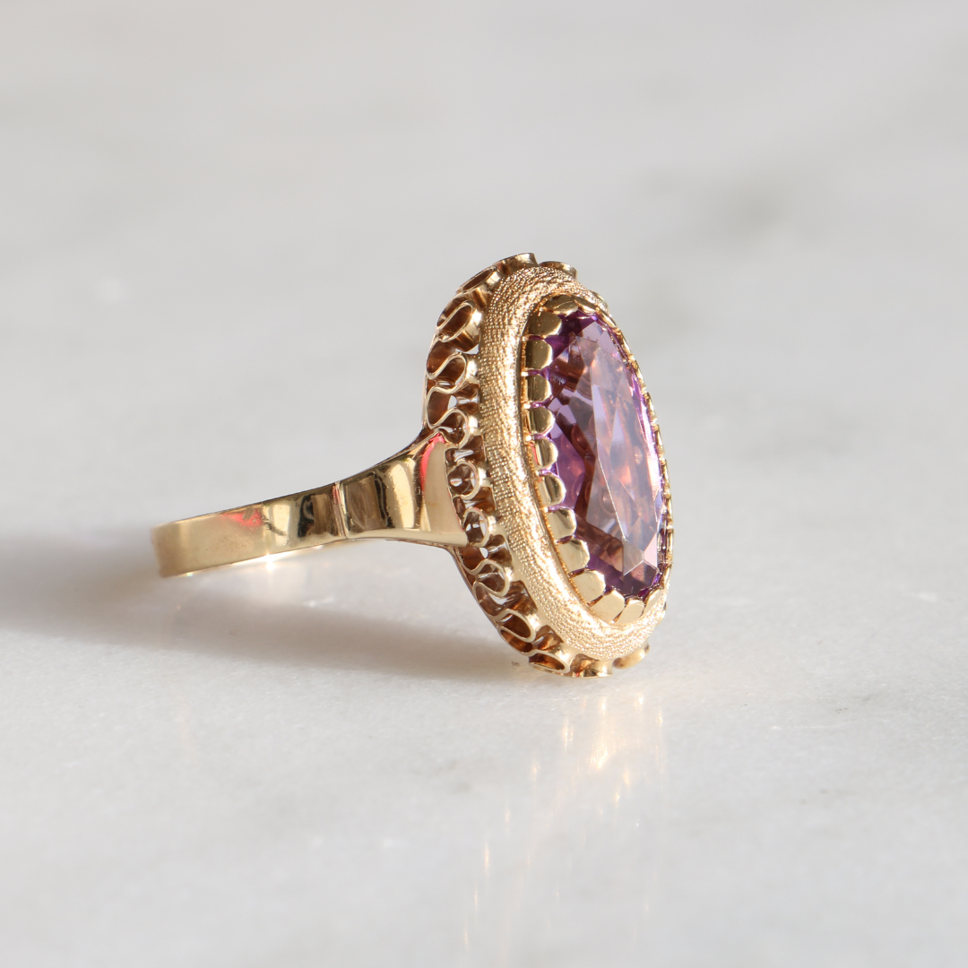 9ct Gold Vintage Oval Amethyst Ring