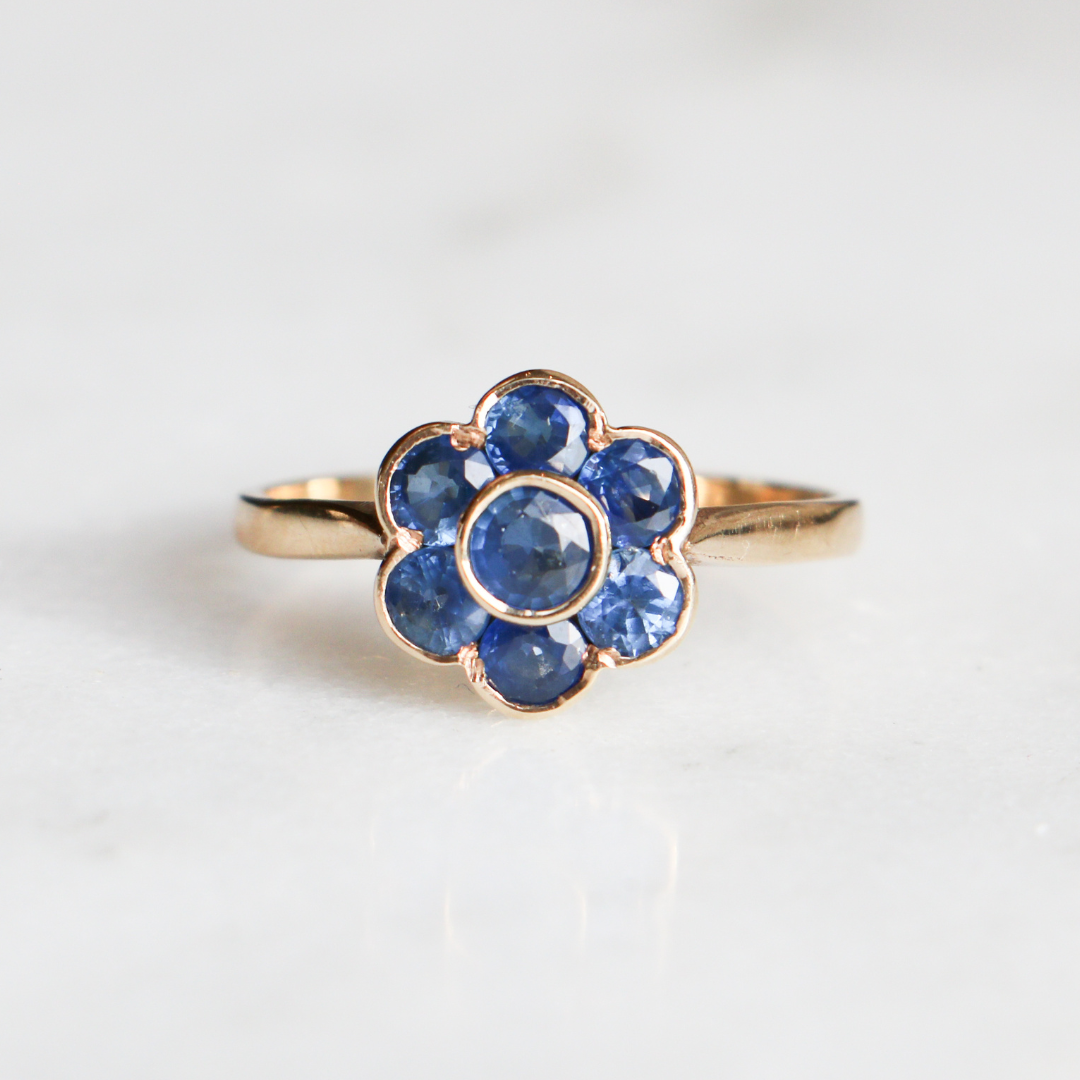 9ct Gold Vintage Sapphire Daisy Ring