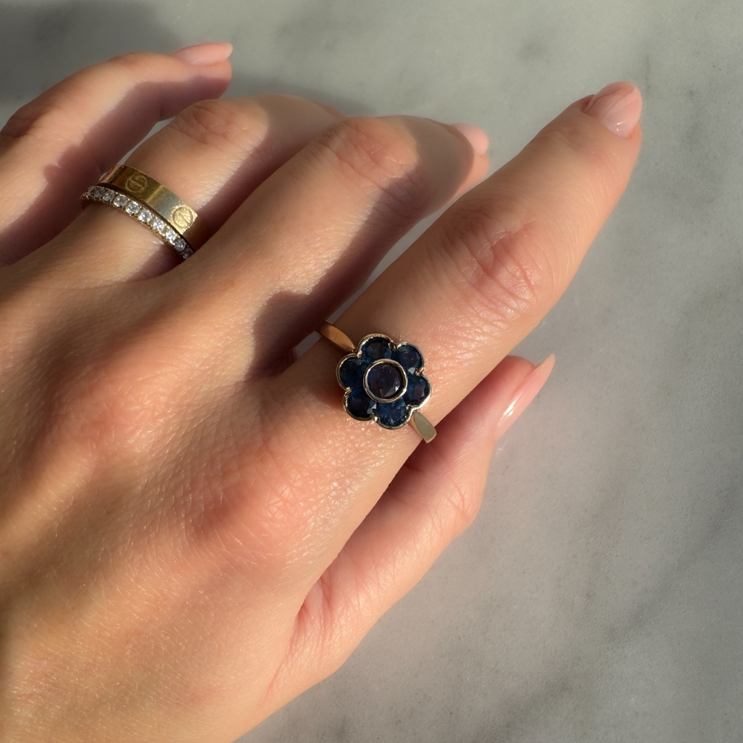 9ct Gold Vintage Sapphire Daisy Ring