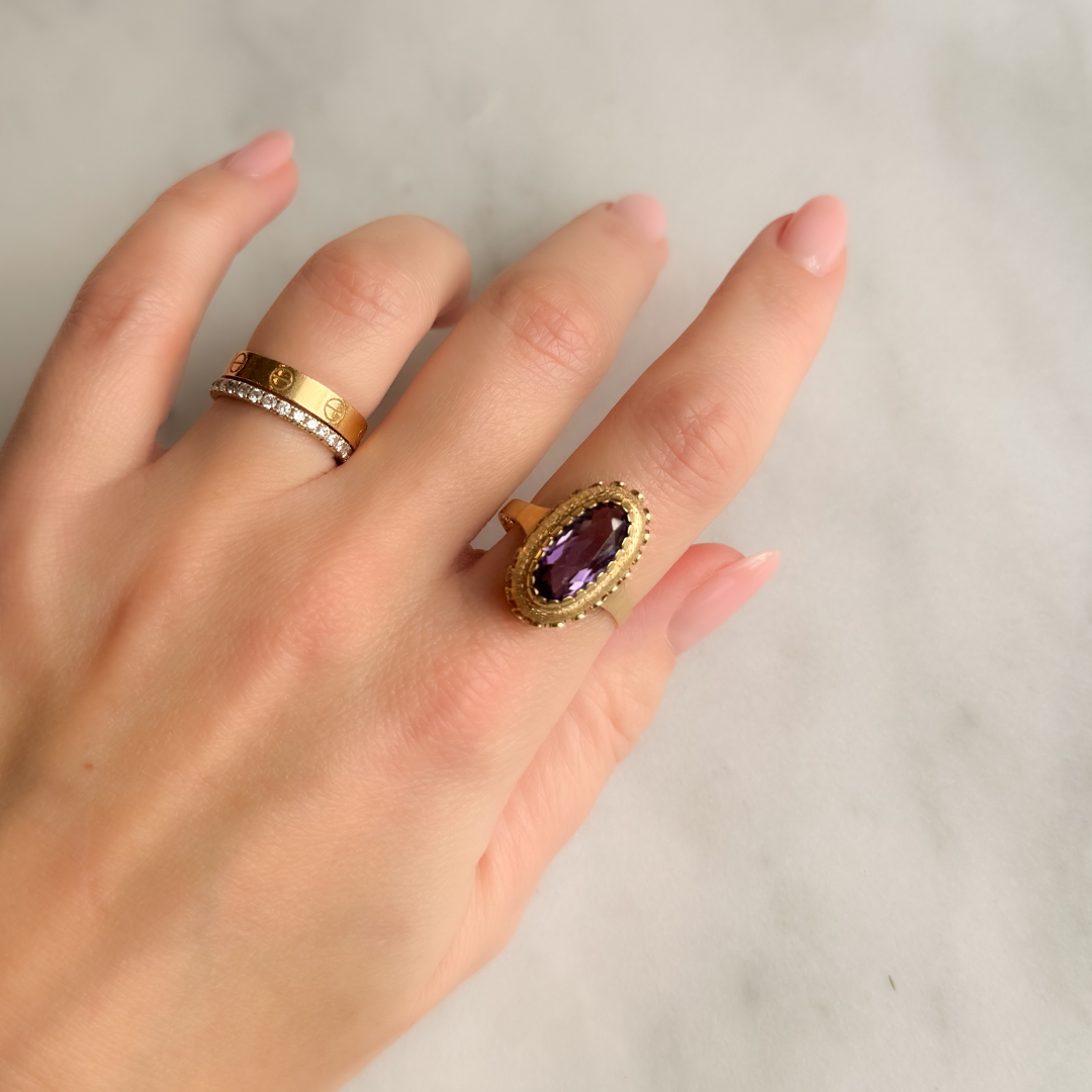 9ct Gold Vintage Oval Amethyst Ring