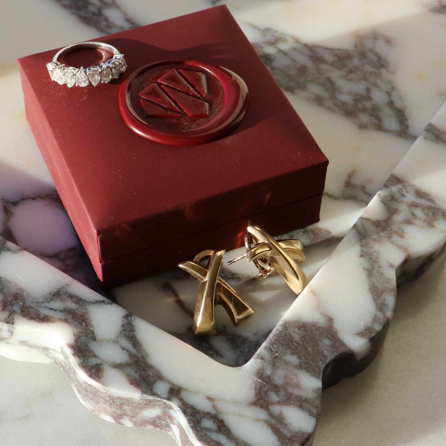 9ct Gold Vintage Kiss Earrings