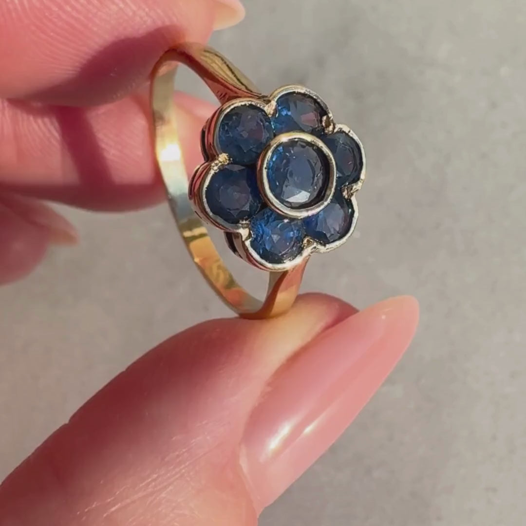 9ct Gold Vintage Sapphire Daisy Ring